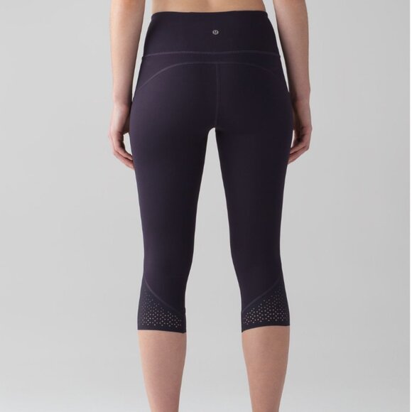 Lululemon Anew Crop (21") Black Grape - Picture 1 of 7